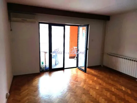 Prodaja, četvorosoban stan, 111m², Stari Grad, Beograd