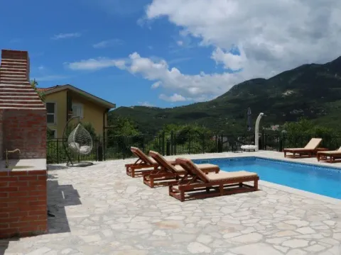 Rent, house, 200m², Kuti, Herceg Novi - image 3