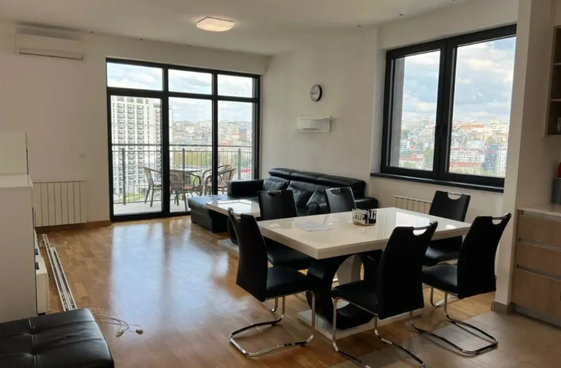 Izdavanje, četvorosoban stan, 110m², Beograd Na Vodi, Beograd