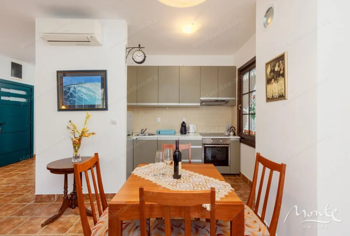 Prodaja, dvosoban stan, 84m², Kostanjica, Kotor