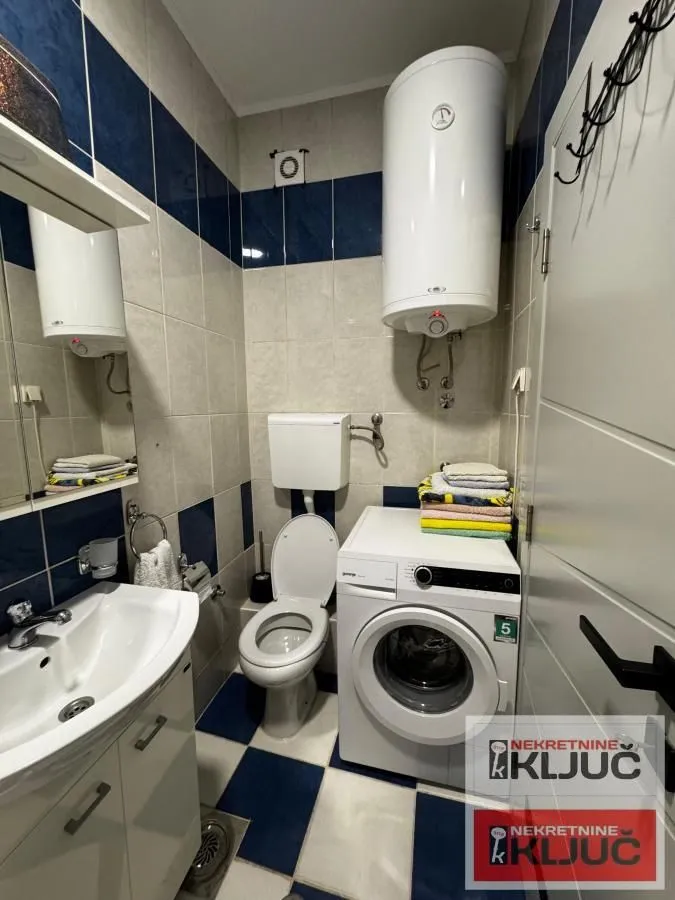 Prodaja, trosoban stan, 68m², Centar, Novi Sad