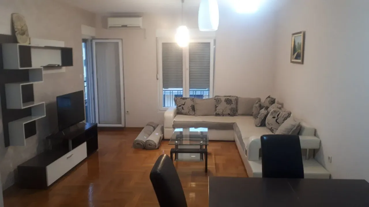 Izdavanje, jednosoban stan, 54m², Pobrežje, Podgorica