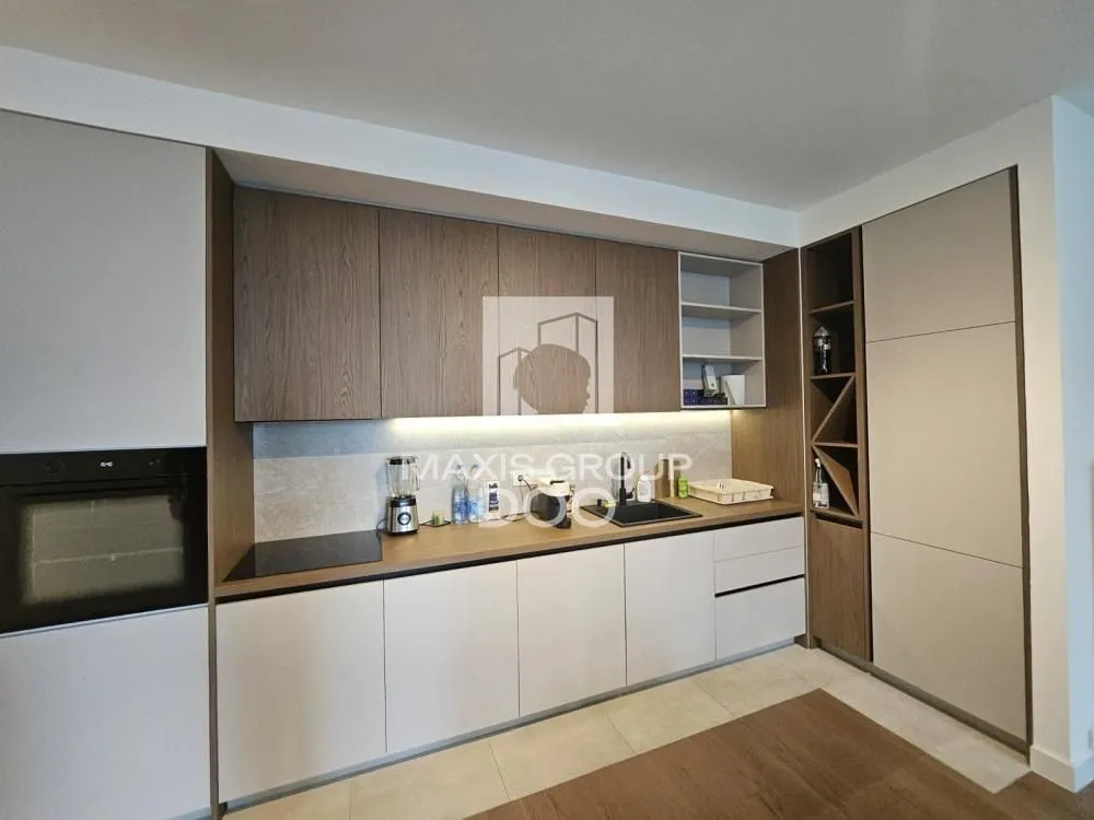 Izdavanje, četvorosoban stan, 116m², Savski Venac, Beograd