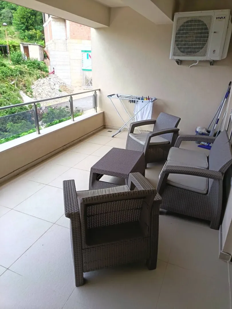 Izdavanje, dvosoban stan, 86m², Bečići, Budva