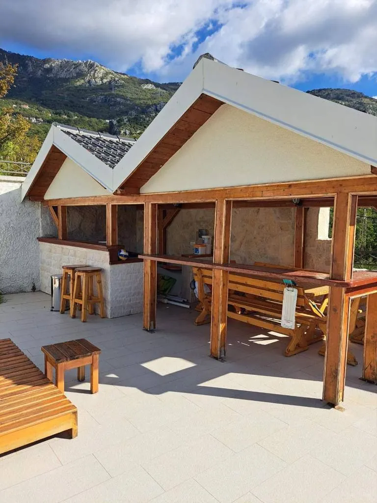 Prodaja, četvorosoban stan, 450m², Centar, Budva