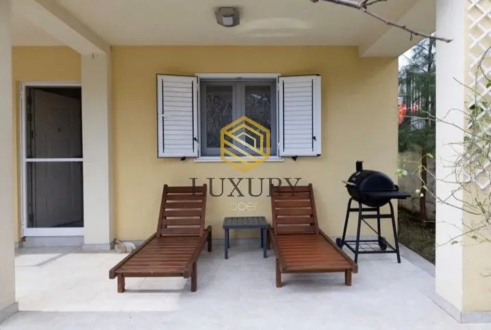 Izdavanje, kuća, 111m², Lastva Grbaljska, Kotor