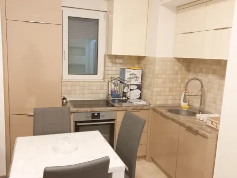 Izdavanje, dvosoban stan, 57m², Stari Aerodrom, Podgorica - image 7