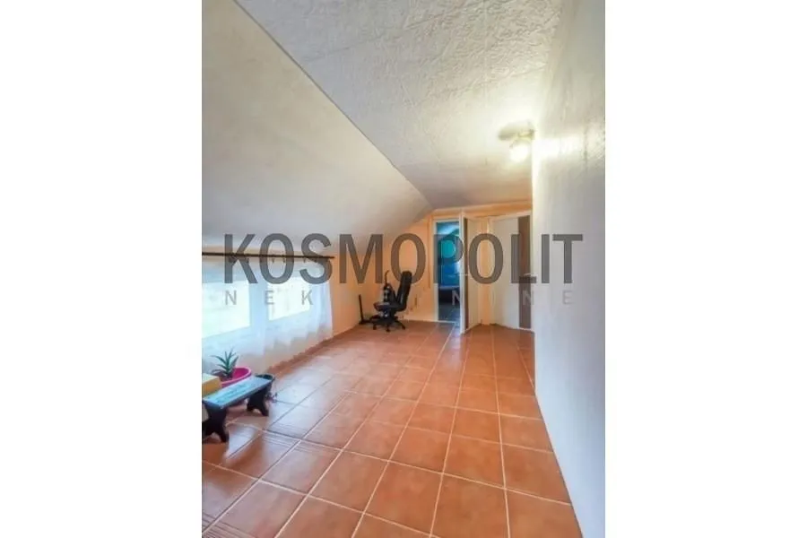 Prodaja, kuća, 172m², Zemun Ugrinovci, Zemun Sve Podlokacije