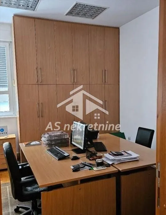 Izdavanje, četvorosoban stan, 136m², Tašmajdan, Palilula Sve Podlokacije