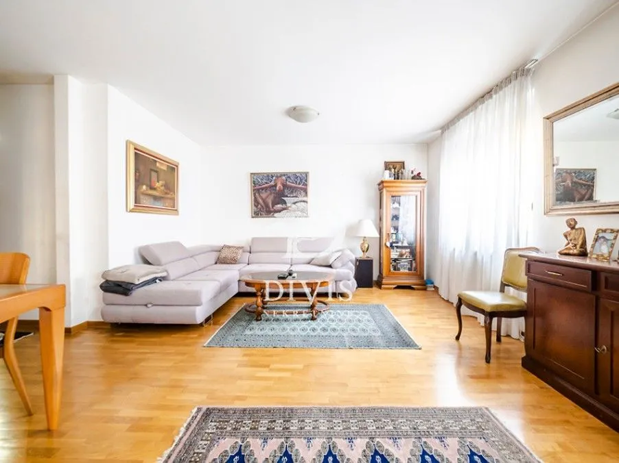 Sale, apartment, 83m², Neimar, Vračar Sve Podlokacije