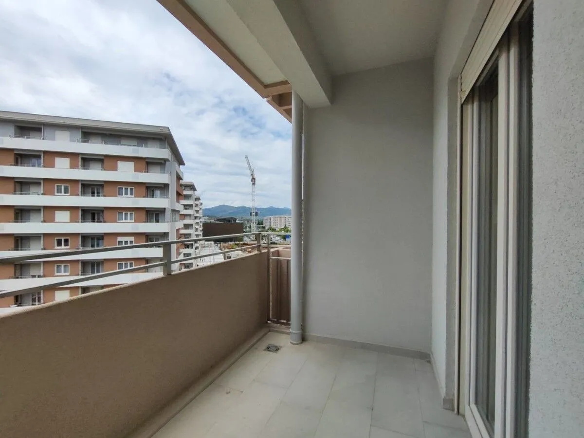 Izdavanje, jednosoban stan, 50m², Central Point, Podgorica