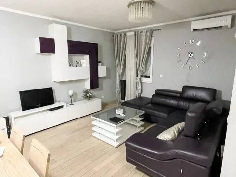 Izdavanje, dvosoban stan, 70m², Zagorič, Podgorica - image 2