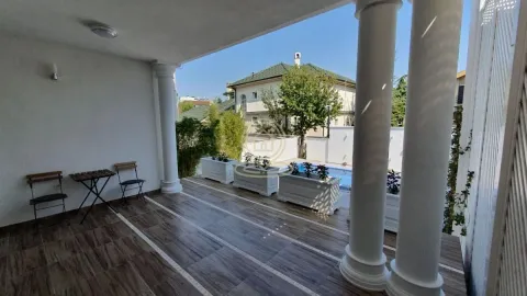 Izdavanje, kuća, 500m², Čukarica, Beograd - image 17