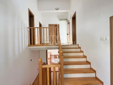 Izdavanje, kuća, 285m², Gorica C, Podgorica - image 3