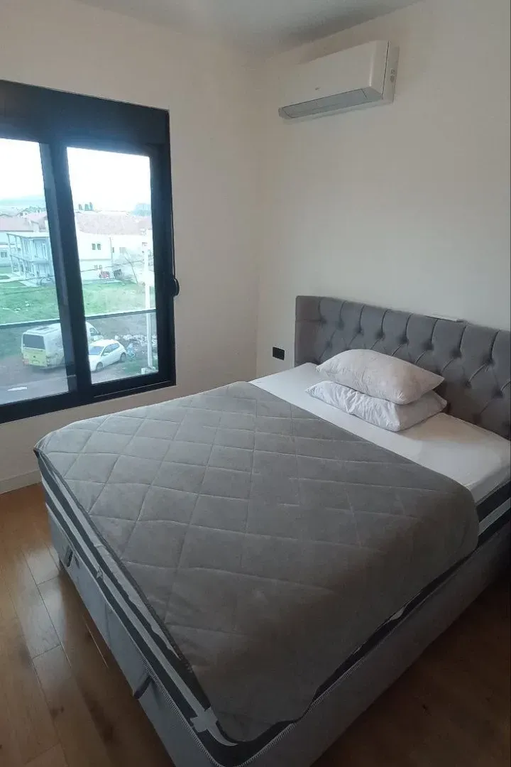 Izdavanje, kuća, 180m², Gornja Gorica, Podgorica