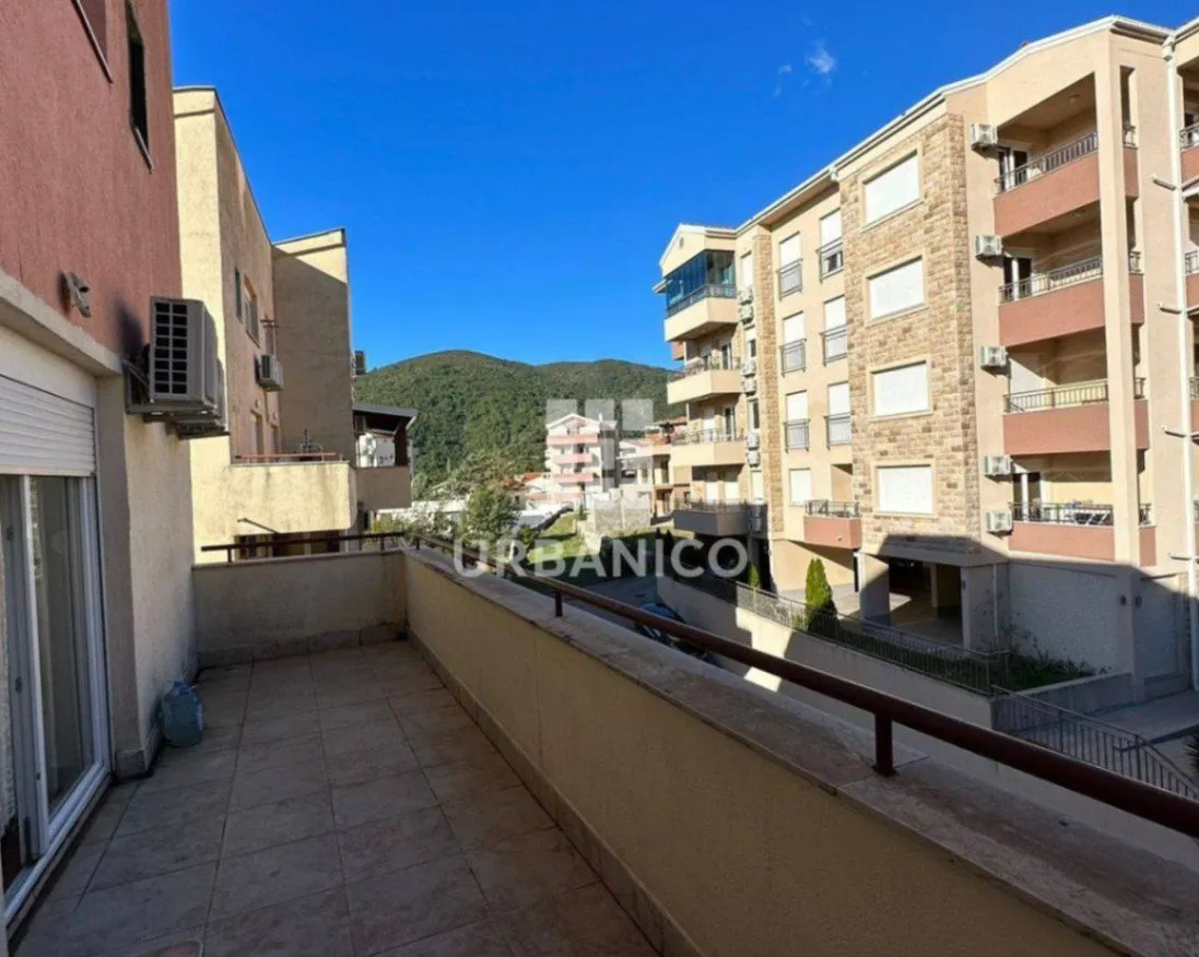 Izdavanje, dvosoban stan, 70m², Podmaine, Budva