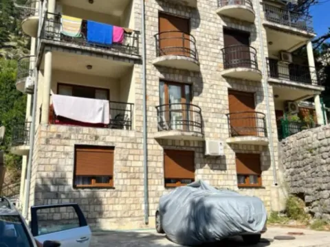 Izdavanje, dvosoban stan, 88m², Muo, Kotor - image 13