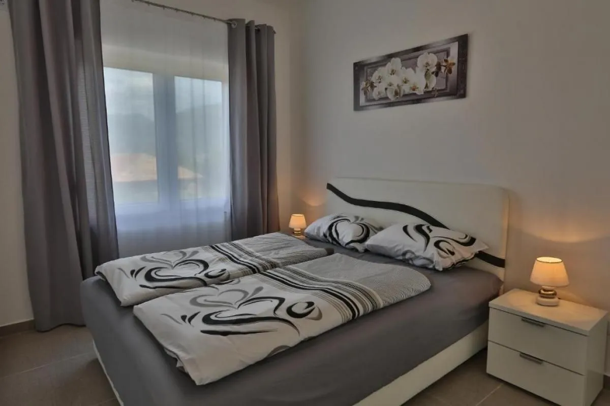 Prodaja, kuća, 469m², Đuraševići, Tivat