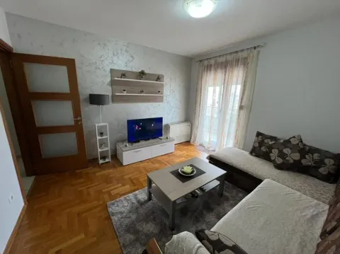 Rent, one bedroom apartment, 60m², Pobrežje, Podgorica - image 10