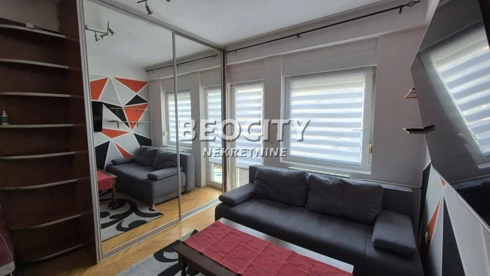 Izdavanje, stan, 32m², Centar, Novi Sad