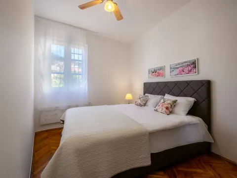 Sale, one bedroom apartment, 48m², Stari Grad, Budva - image 2