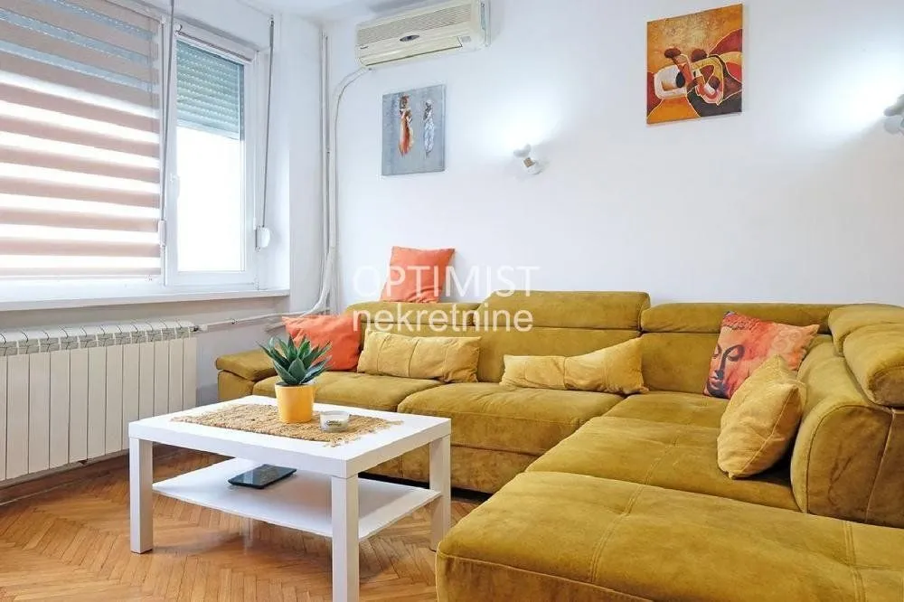 Rent, three bedroom apartment, 45m², Vračar Sve Podlokacije, Beograd