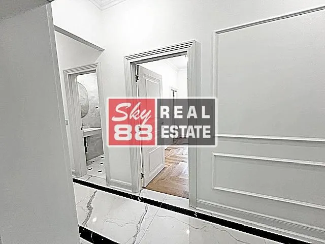 Prodaja, četvorosoban stan, 129m², Centar Sve Podlokacije, Beograd