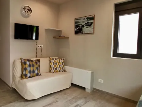 Prodaja, garsonjera, 26m², Centar, Tivat - image 12