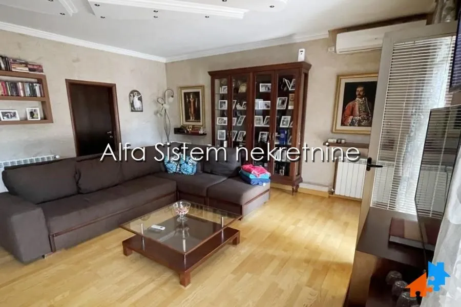 Rent, house, 200m², Surčin, Beograd