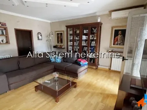 Rent, house, 200m², Surčin, Beograd