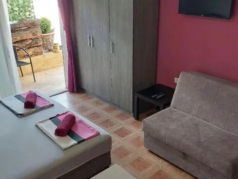 Izdavanje, garsonjera, 28m², Šušanj, Bar - image 3