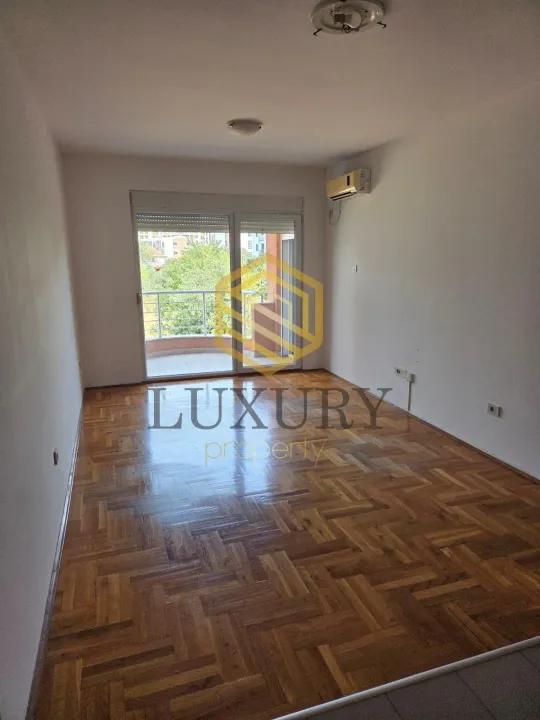 Izdavanje, jednosoban stan, 46m², 1 maj, Podgorica
