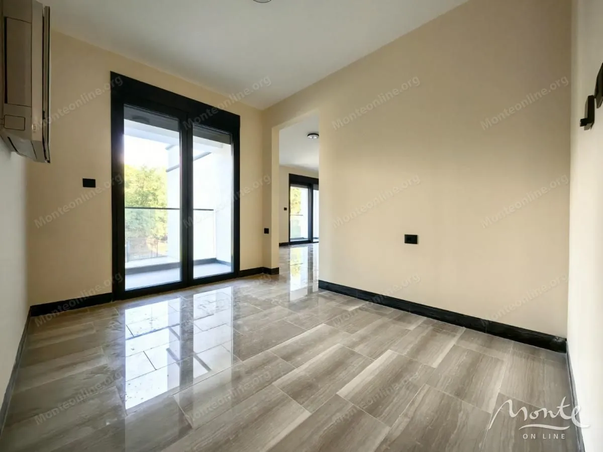 Prodaja, trosoban stan, 111m², Vezirov Most, Podgorica