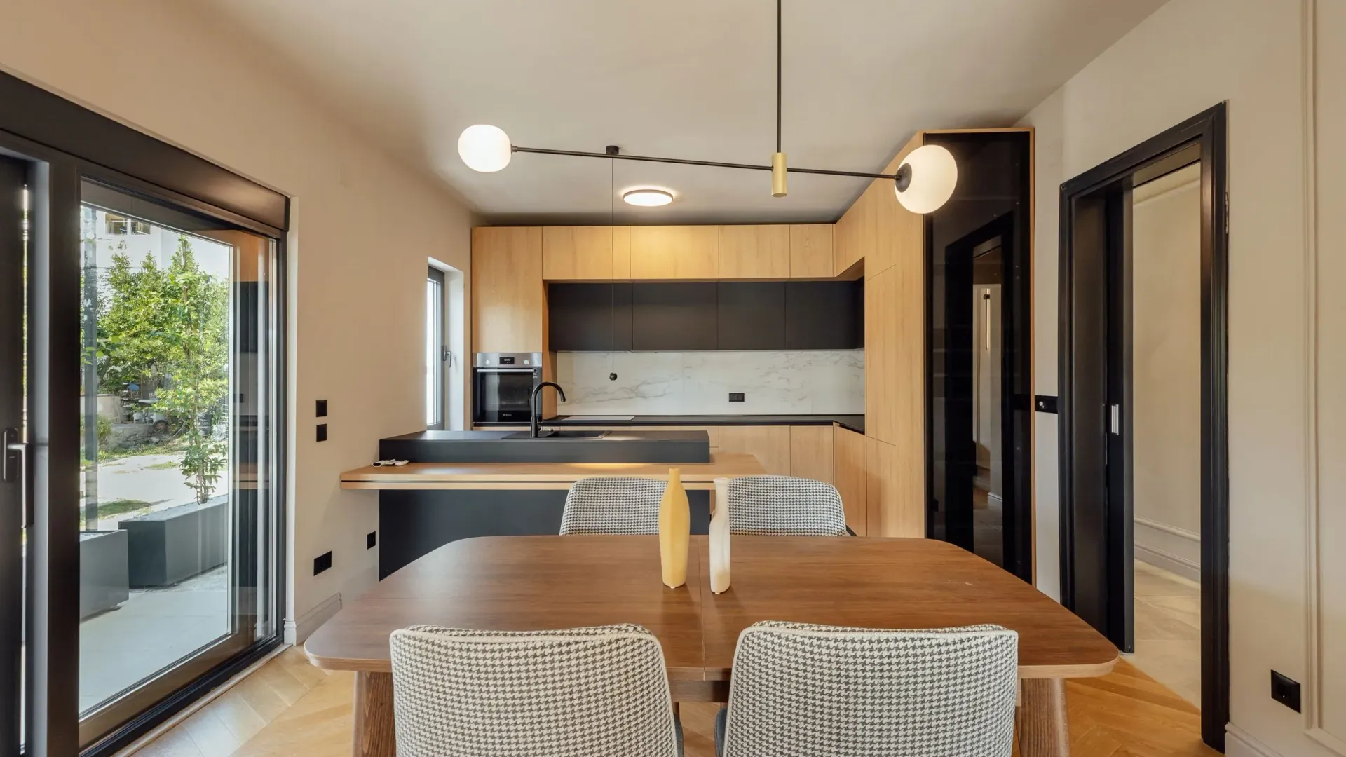 Prodaja, dvosoban stan, 180m², Savina, Herceg Novi