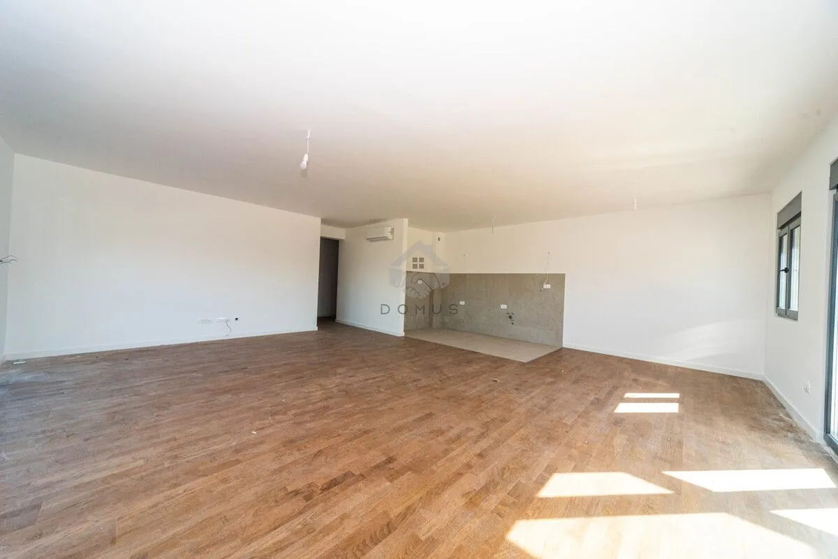 Prodaja, trosoban stan, 131m², Bar, Crna Gora