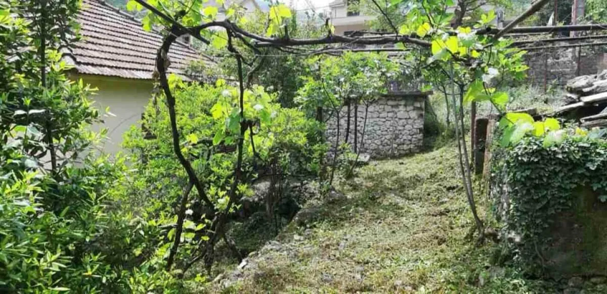 Prodaja, plac, 700m², Kotor, Crna Gora
