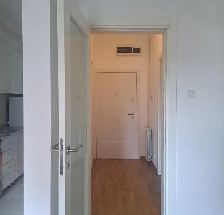 Izdavanje, jednosoban stan, 33m², Banovo Brdo, Beograd