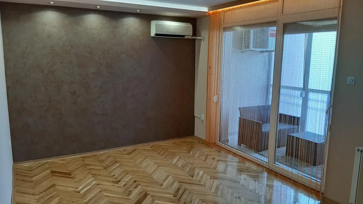 Izdavanje, dvosoban stan, 56m², Bulevar Oslobodjenja, Novi Sad Sve Podlokacije