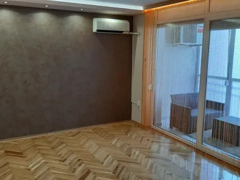 Izdavanje, dvosoban stan, 56m², Bulevar Oslobodjenja, Novi Sad Sve Podlokacije
