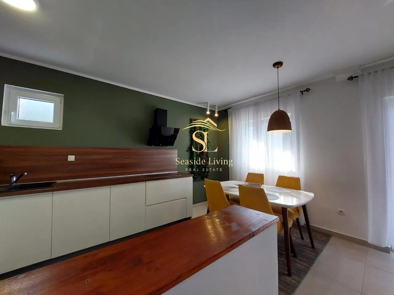 Rent, two bedroom apartment, 70m², Dobrota, Kotor