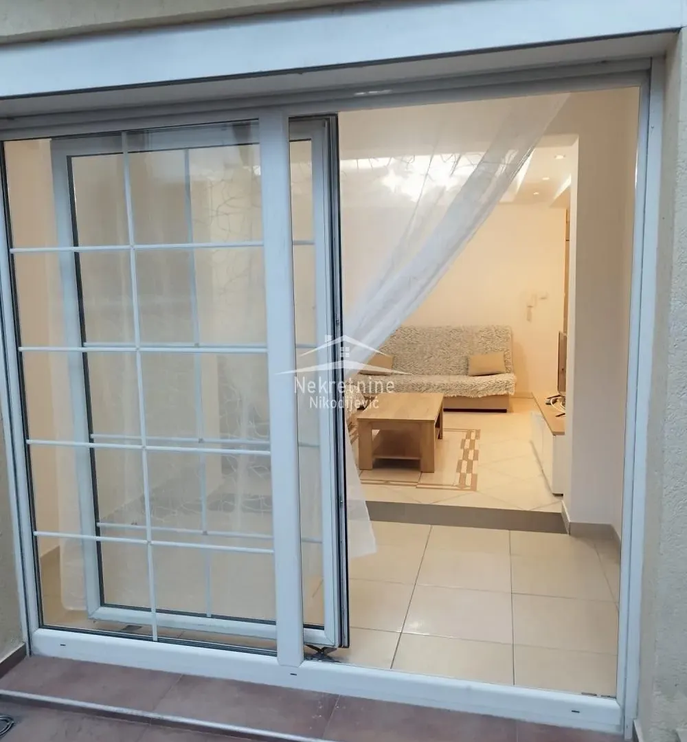 Izdavanje, trosoban stan, 70m², Šumice, Beograd
