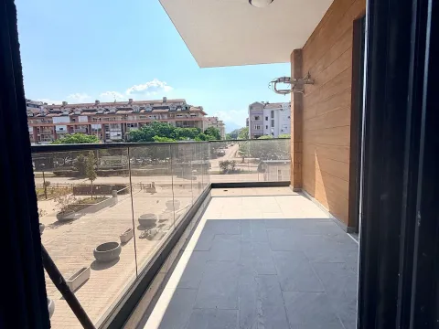 Prodaja, dvosoban stan, 68m², Stari Aerodrom, Podgorica - image 16