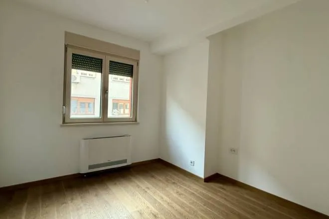 Rent, four bedroom apartment, 71m², Vračar Sve Podlokacije, Beograd