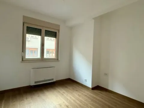 Rent, four bedroom apartment, 71m², Vračar Sve Podlokacije, Beograd - image 8