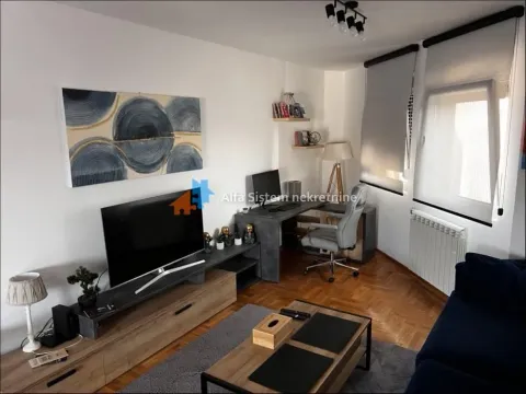 Izdavanje, trosoban stan, 70m², Stari Grad, Beograd