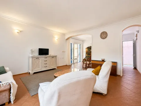 Rent, house, 200m², Utjeha, Bar - image 9