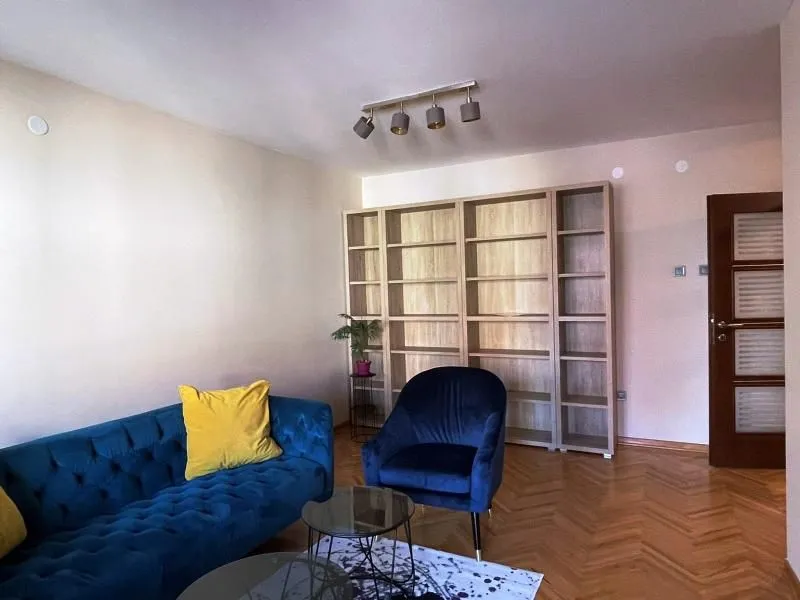 Izdavanje, trosoban stan, 85m², Medicinski fakultet, Niš