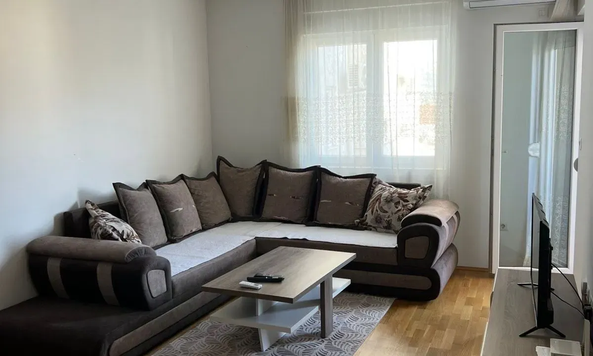 Izdavanje, jednosoban stan, 52m², Stari Aerodrom, Podgorica
