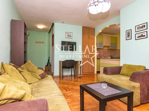 Rent, one bedroom apartment, 38m², Blok 5, Podgorica - image 1