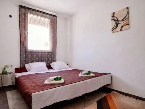 Izdavanje, jednosoban stan, 40m², Radanovići, Kotor - image 5